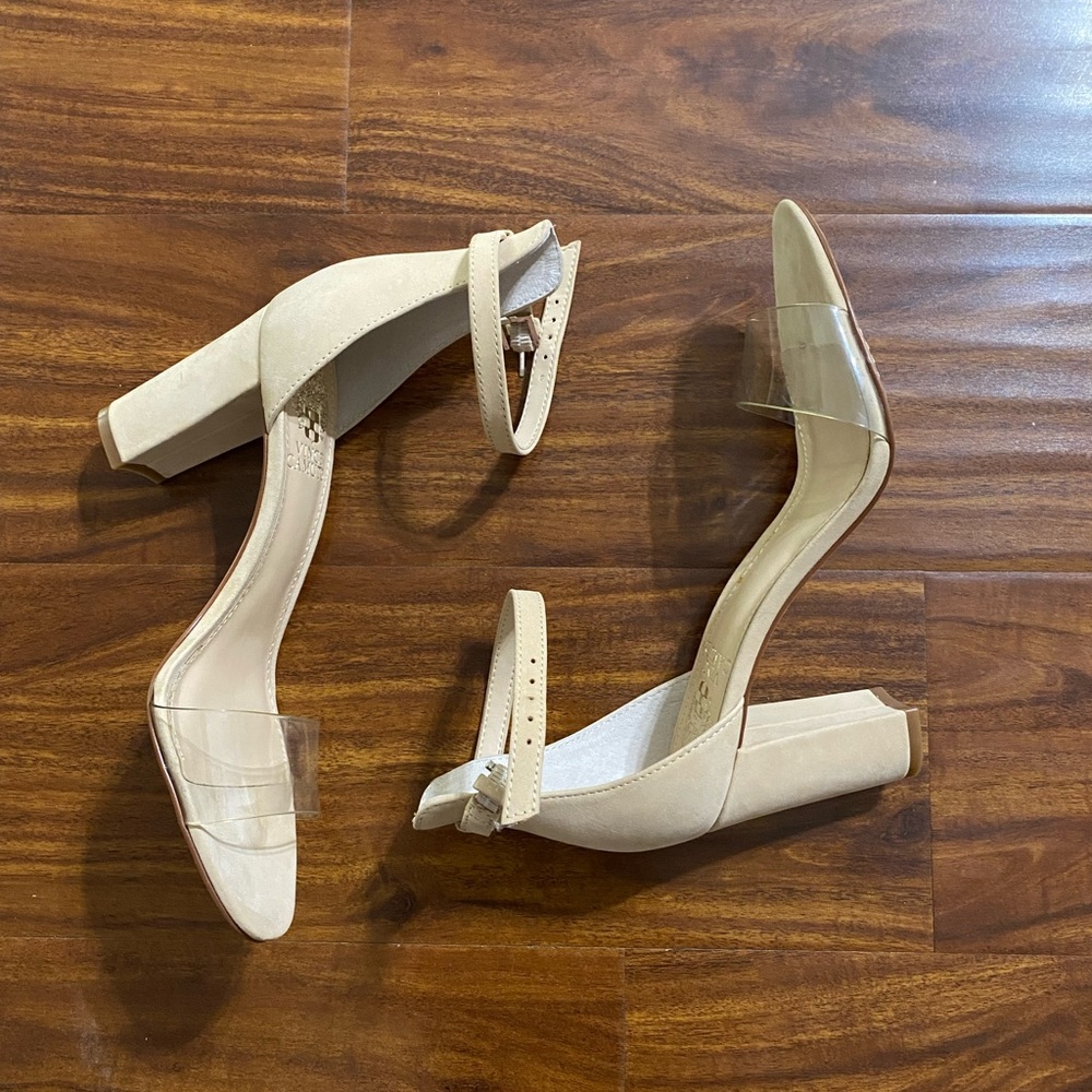 NEW Vince Camuto Heeled Sandal. 6 1/2M.